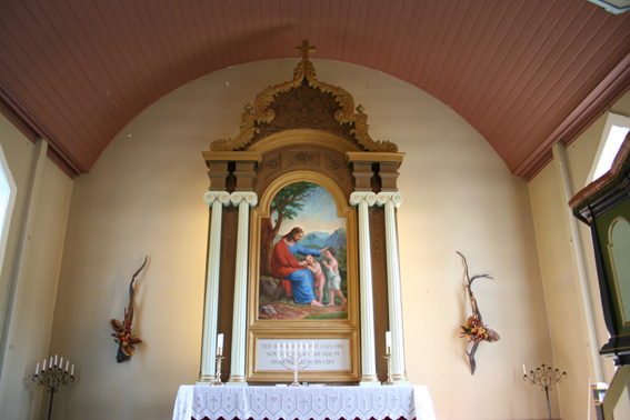 Fil:Bruvik kyrkje Alterparti.jpg