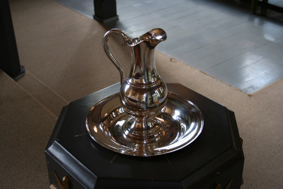 Fil:Bruvik kyrkje Døpefont.jpg