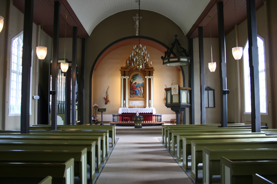 Fil:Bruvik kyrkje Kirkerom fremre.jpg