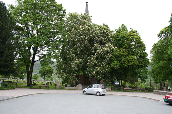 Fil:Bryn kirke, Bærum Avstandsbilde.jpg