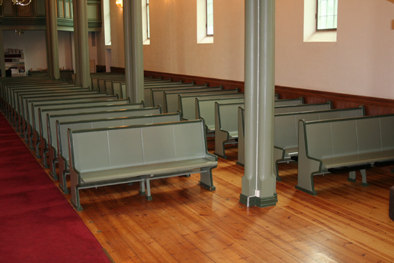 Fil:Bryn kirke, Bærum Benkene 2.jpg