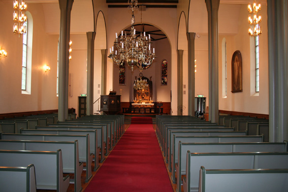 Fil:Bryn kirke, Bærum Kirkerommet bakre.jpg