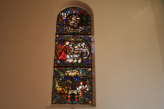 Fil:Bryn kirke, Bærum Vindusmalerie 3.jpg