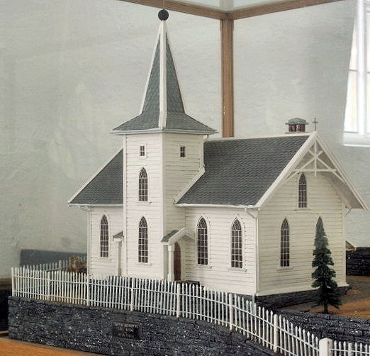 Fil:Dale gamle kyrkje, sett frå søraust, modell, AMH 2008.jpg