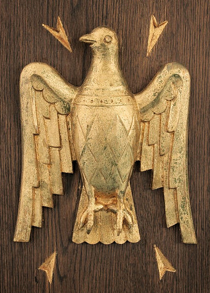 Fil:Dale kyrkje, døypefont, detalj b, AMH 2008.jpg