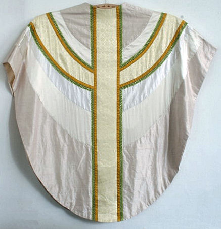 Fil:Dale kyrkje, messehakel e, ryggside, AMH 2008.jpg