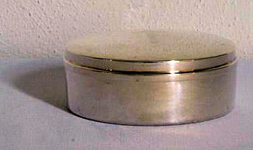 Fil:Dale kyrkje, oblatøskje b, AMH 2008.jpg