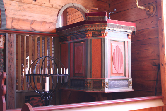 Fil:Eid kyrkje, Kvinnherad Prekestol 1.jpg