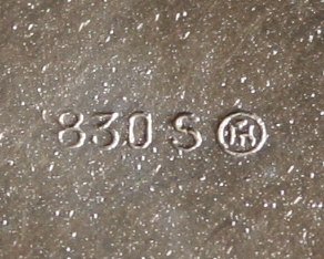 Fil:Eidfjord rituelle kar vinkanne stempel, AMH 2006.jpg