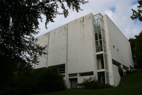 Fil:Eidsvåg kirke Fasade 6.jpg