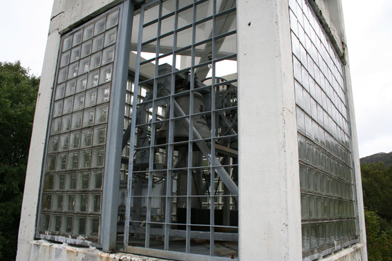 Fil:Eidsvåg kirke Kirkeklokker.jpg