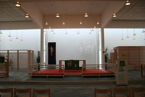 Fil:Eidsvåg kirke Koråpning.jpg