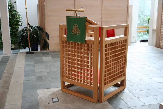 Fil:Eidsvåg kirke Prekestol.jpg