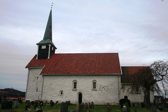 Fil:Enebakk kirke Fasade 2.jpg