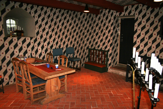 Fil:Enebakk kirke Sakristi 1.jpg