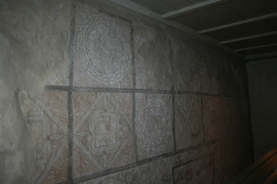 Fil:Enebakk kirke Veggdetalj.jpg