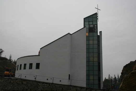 Fil:Erdal kirke Fasade 3.jpg