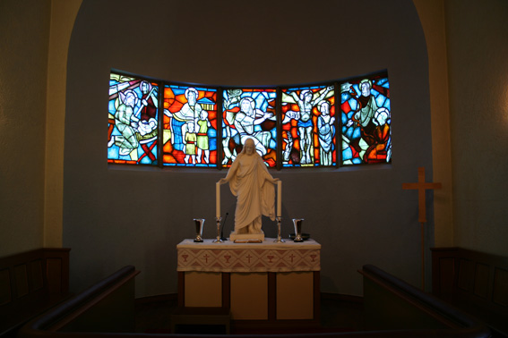 Fil:Førde kyrkje Alterparti.jpg