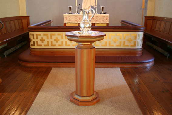 Fil:Førde kyrkje Døpefont 1.jpg