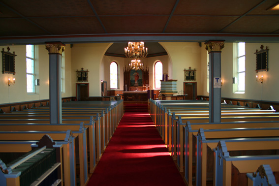 Fil:Fedje kyrkje Kirkerom fremre.jpg