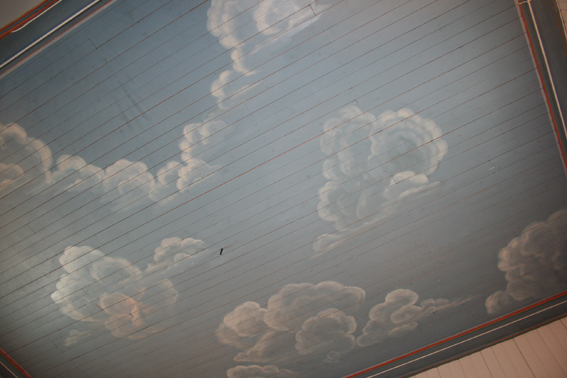 Fil:Feiring kirke Himling over kor.jpg