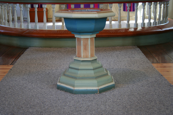 Fil:Fitjar kyrkje Døpefont 1.jpg