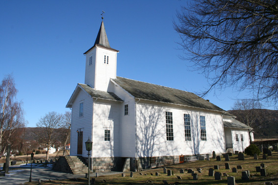 Fil:Fitjar kyrkje Fasade 4.jpg