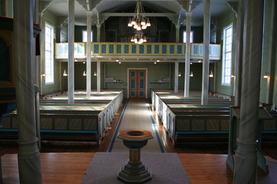 Fil:Fitjar kyrkje Kirkerom bakre.jpg