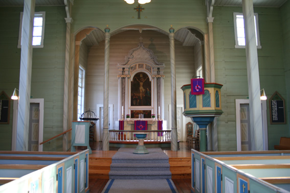 Fil:Fitjar kyrkje Koråpning.jpg