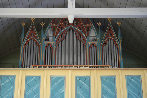 Fil:Fitjar kyrkje Orgel 2.jpg