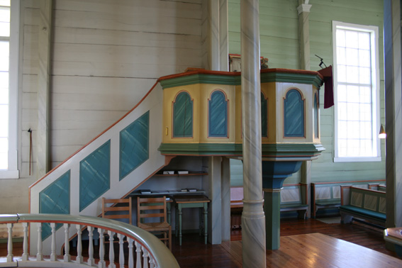 Fil:Fitjar kyrkje Prekestol 2.jpg