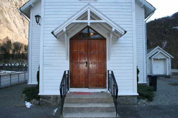 Fil:Fjæra kapell Hovedinngang.jpg