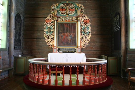 Fil:Fjelberg kyrkje Alterparti.jpg