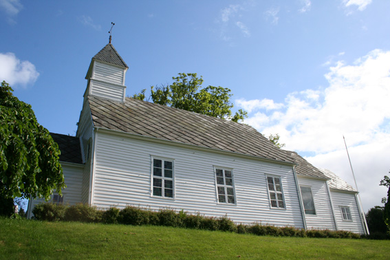 Fil:Fjelberg kyrkje Fasade 3.jpg