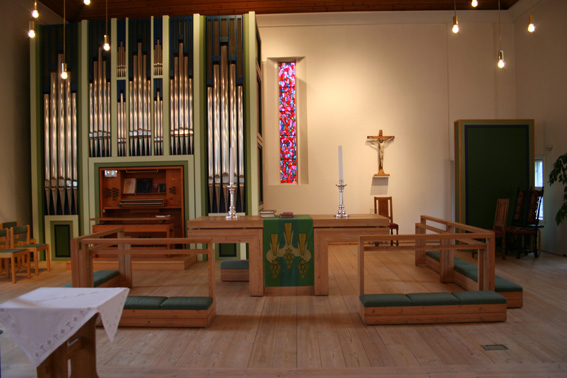 Fil:Fridalen kirke Alterparti 2.jpg