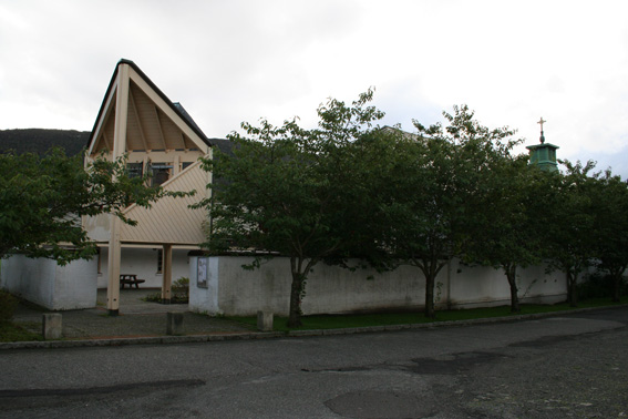 Fil:Fridalen kirke Fasade 2.jpg