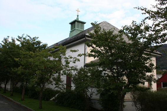 Fil:Fridalen kirke Fasade 3.jpg