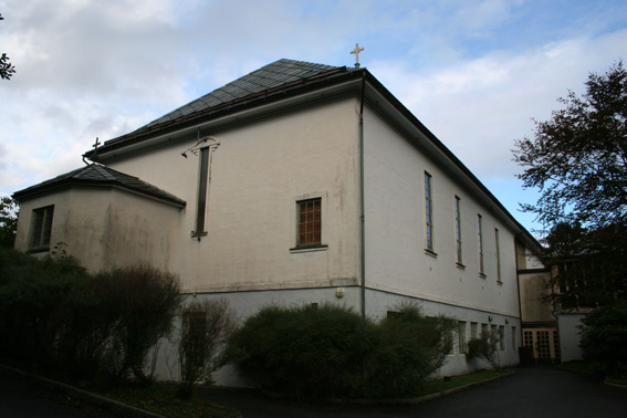 Fil:Fridalen kirke Fasade 4.jpg
