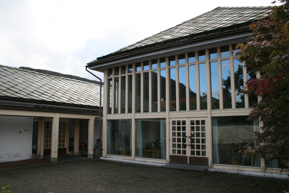 Fil:Fridalen kirke Fasade 6.jpg