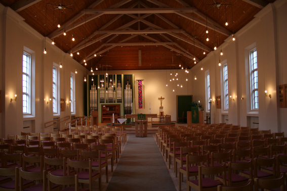 Fil:Fridalen kirke Kirkerom fremre.jpg