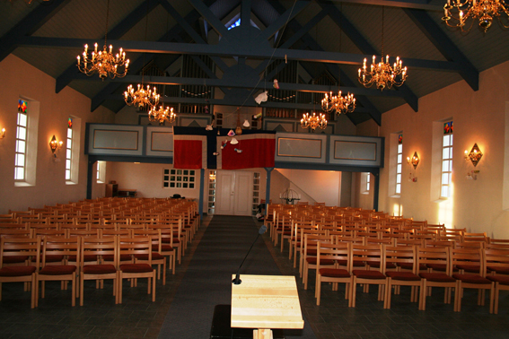 Fil:Frogn kirke Kirkerommet bakre.jpg