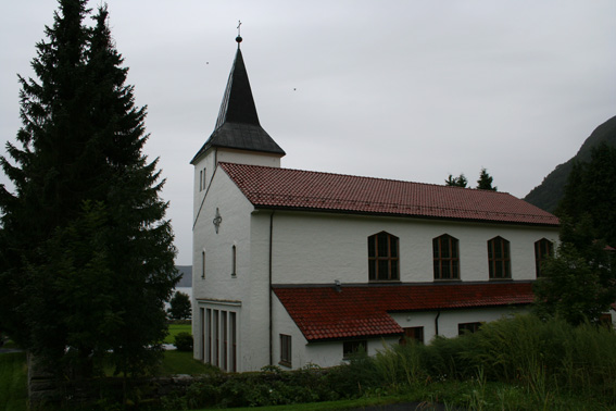 Fil:Fusa kyrkje Fasade 2.jpg