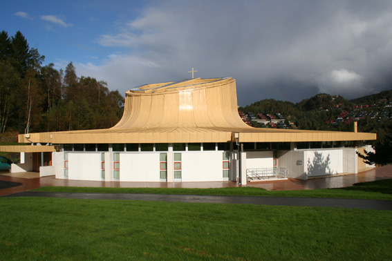 Fil:Fyllingsdalen kirke Fasade 2.jpg