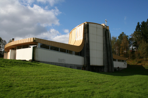 Fil:Fyllingsdalen kirke Fasade 4.jpg