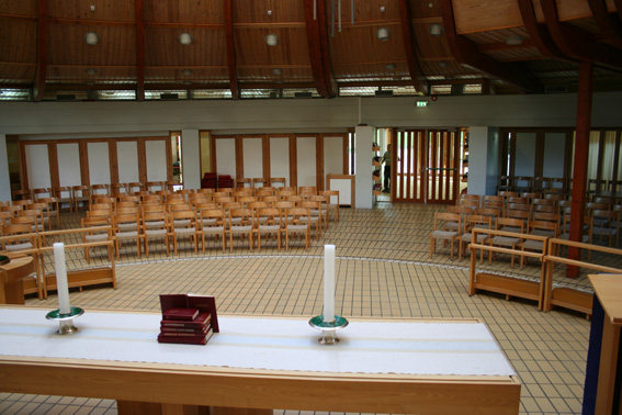 Fil:Fyllingsdalen kirke Kirkerom bakre.jpg