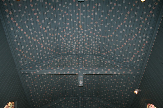 Fil:Garder kirke Himling over kor.jpg