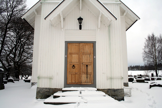 Fil:Garder kirke Hovedinngang.jpg