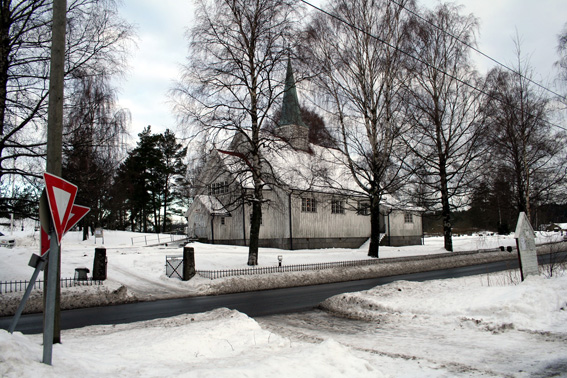 Fil:Gjøfjell kirke Avstandsbilde.jpg