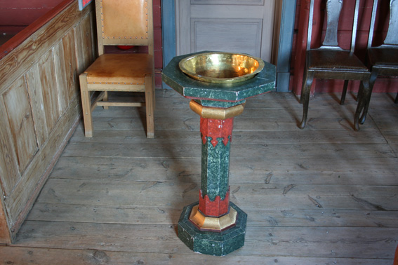 Fil:Gjerde kyrkje, Etne Døpefont 1.jpg