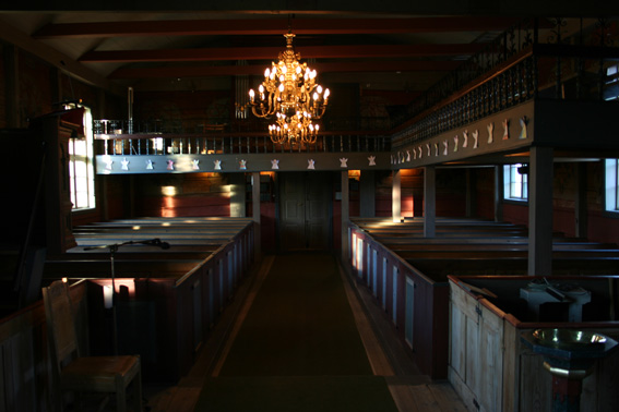 Fil:Gjerde kyrkje, Etne Kirkerom bakre.jpg